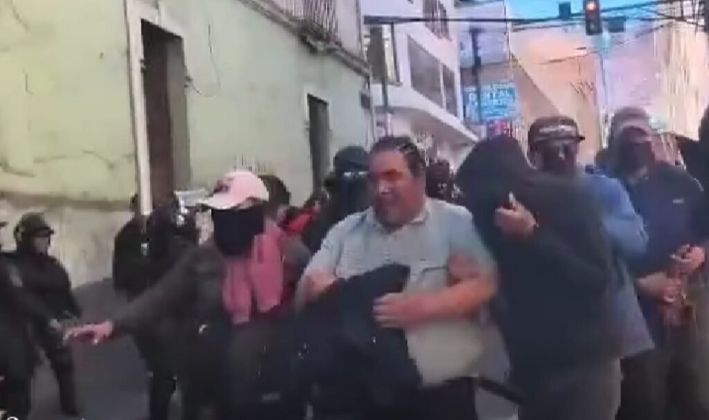 Agentes encubiertos capturaron al dirigente Vicente Salazar. / Foto: Captura de video.